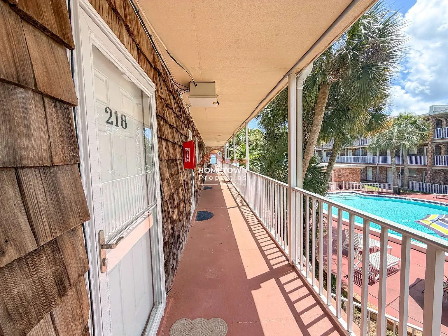 2 bed, 1.5 bath, 936 sqft, $1,600 — Photo 2