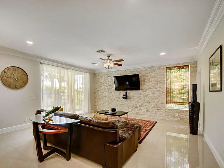 4006 Bahia Isle Cir — Photo 8