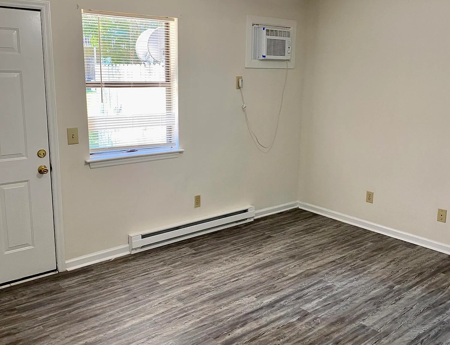 1 bed, 1.0 bath, $650 — Photo 2