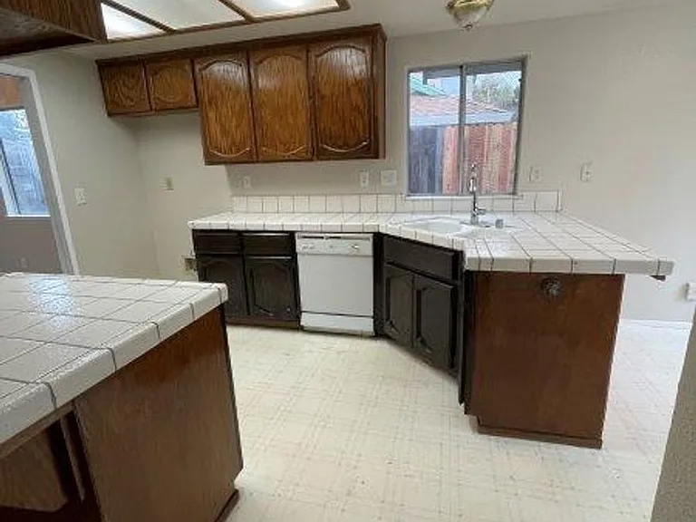6505 Fuego Way — Photo 10