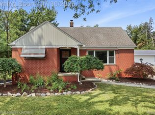 30129 Fairfax St, Southfield, MI 48076