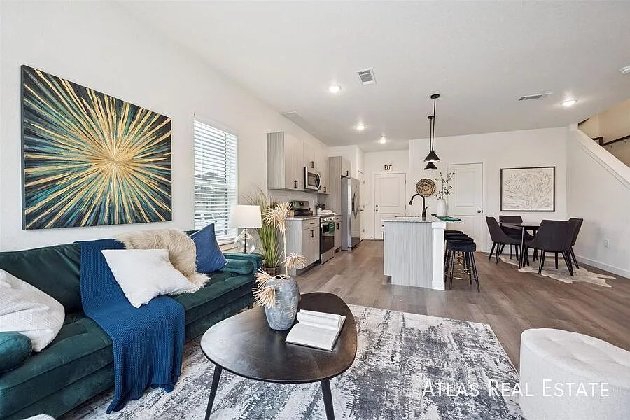 Free Rent, 8 Weeks Free On 4-Bedrooms. Deposits Just $1,000! — Photo 3