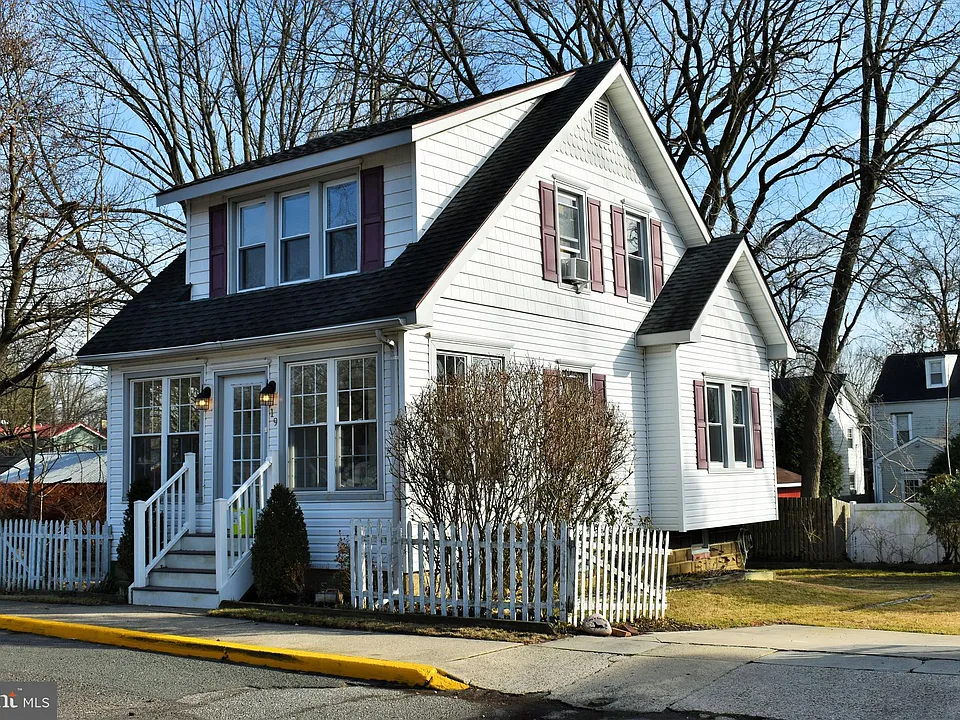 19 Snowden Ave