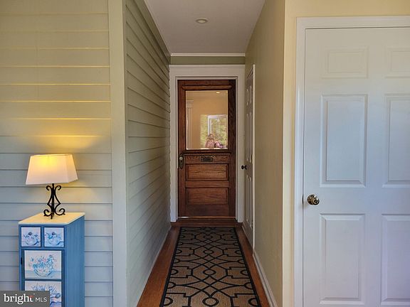 3rd image of 124 Crestmont Ter