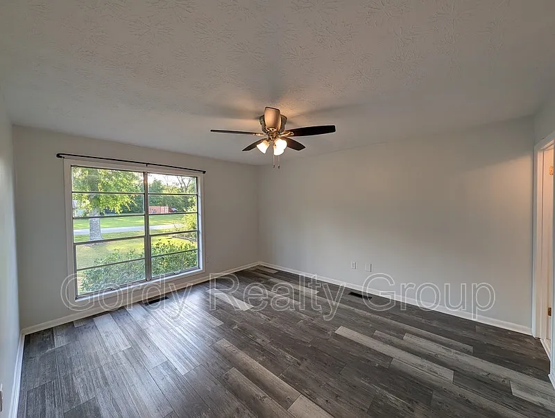 4 bed, 2.0 bath, 1874 sqft, $1,645 — Photo 3