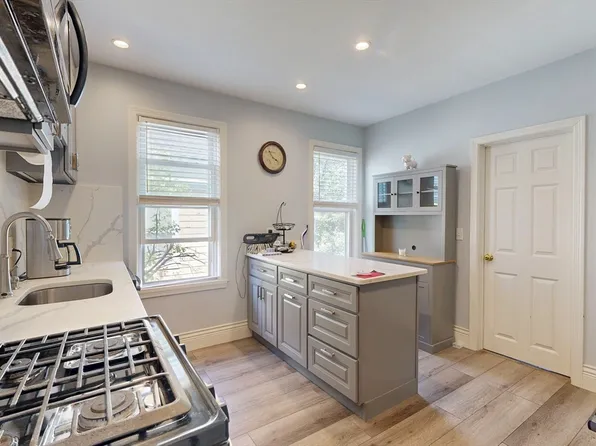 14 Bayard St, Allston, MA 02134