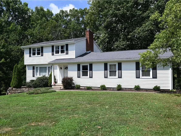 290 Montridge Dr, Canfield, OH 44406