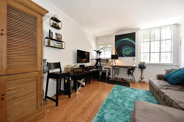 Rented by Buchbinder & Warren | media 5