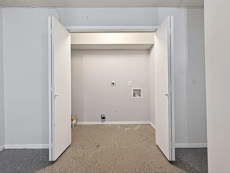 1114 Augusta Dr #10 — Photo 35