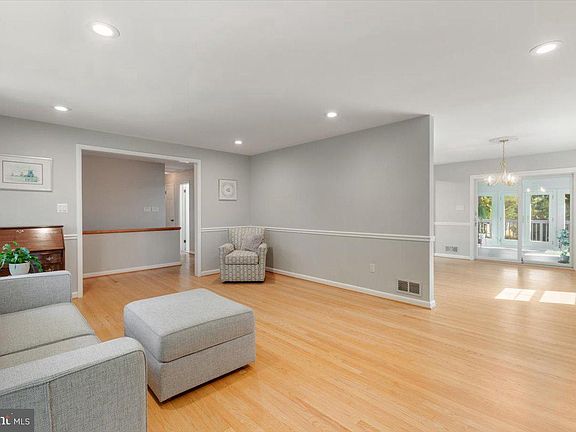 4th image of 1433 Layman St