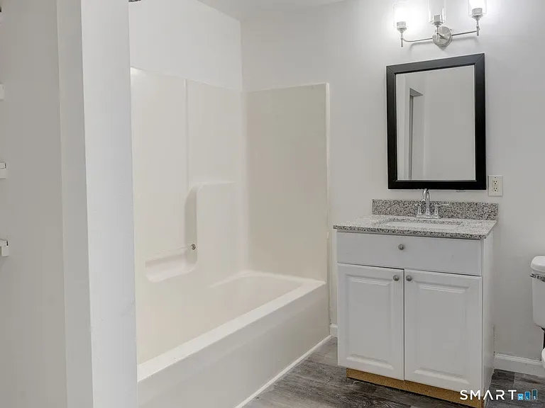 111 Franklin Sq #102 — Photo 4