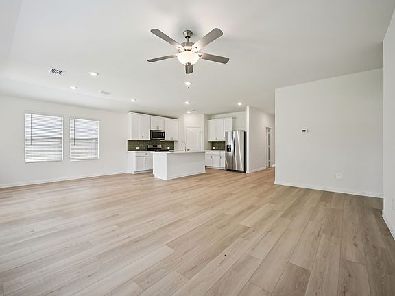 5th image of 3504 Bastrop Dr