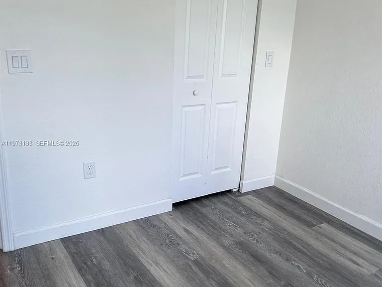 20564 NE 5th Pl — Photo 31