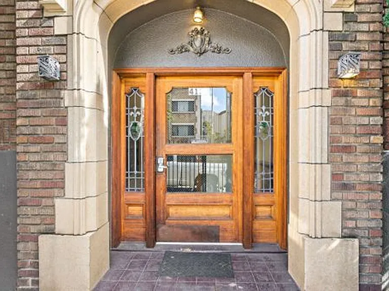 Silver Apartments — Photo 13