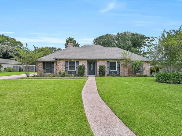 705 Quaker Dr, Friendswood, TX 77546