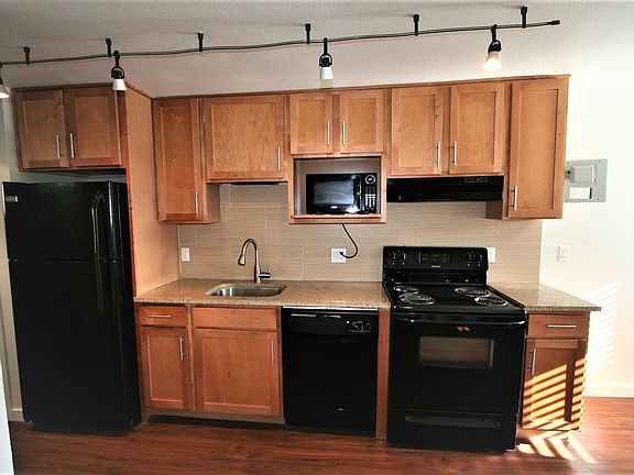 5th image of 172 S Clarkson St #304