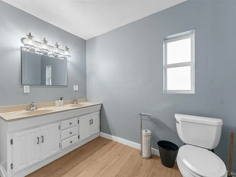 Hazel Dr — Photo 2