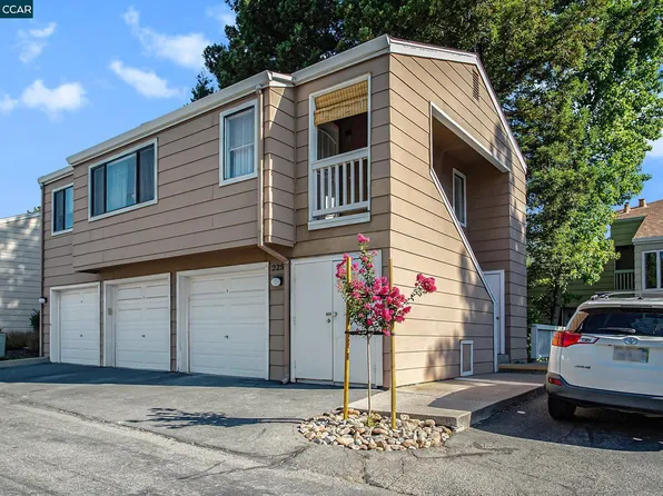 225 Village Pl, Martinez, CA 94553