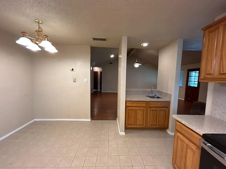 2412 Amber Hill Ln — Photo 13