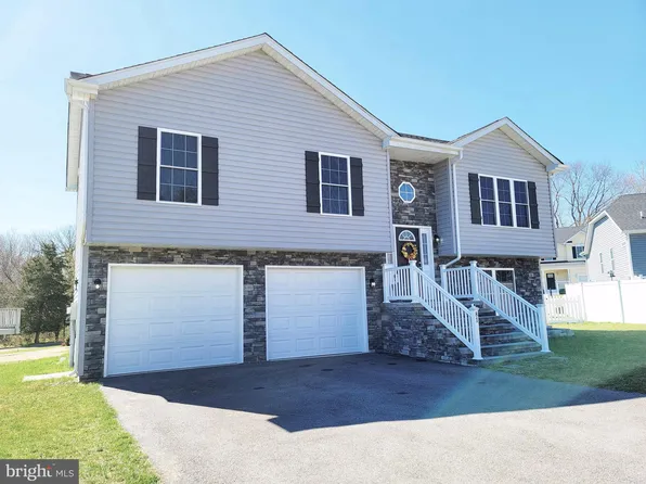 81 Village Cir, Harpers Ferry, WV 25425