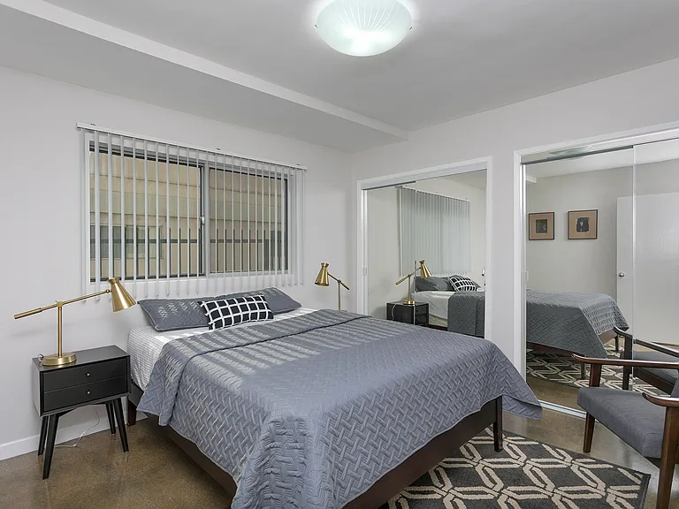 815 E Villa St — Photo 12