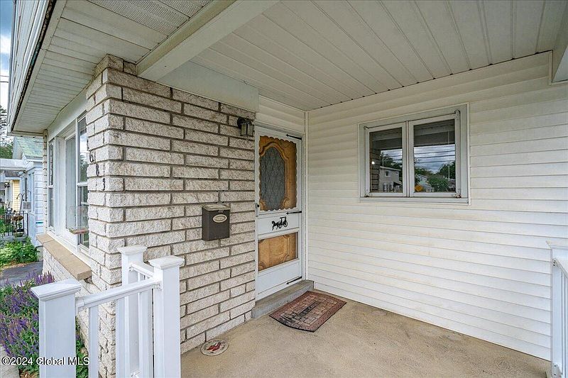 2nd image of 1683 Helderberg Avenue