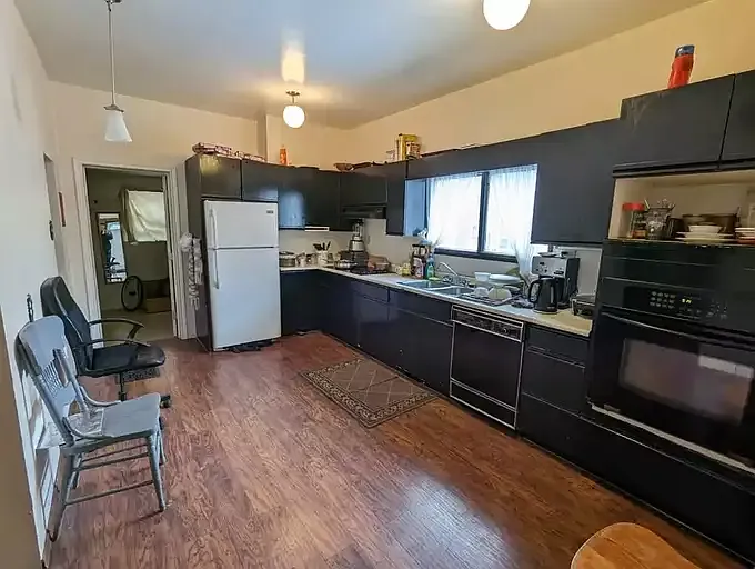 1 bed, 2.0 bath, 2254 sqft, $555 — Photo 2