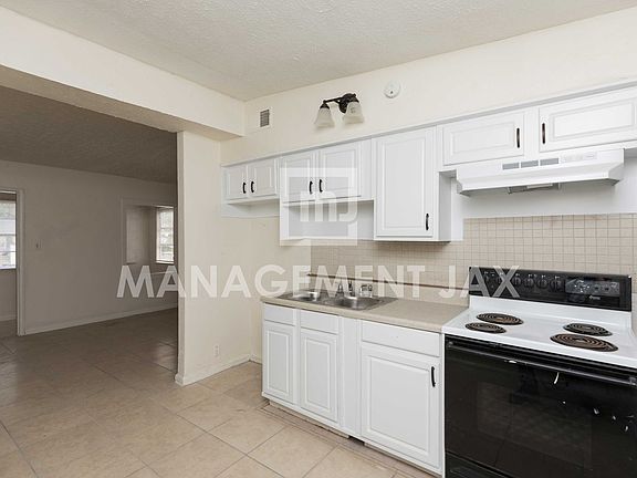 3rd image of 5838 Abelia Rd