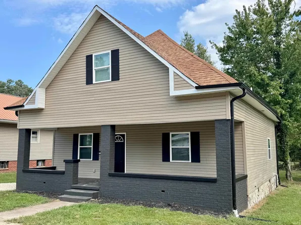 114 S Lincoln Ave, Oakland City, IN 47660
