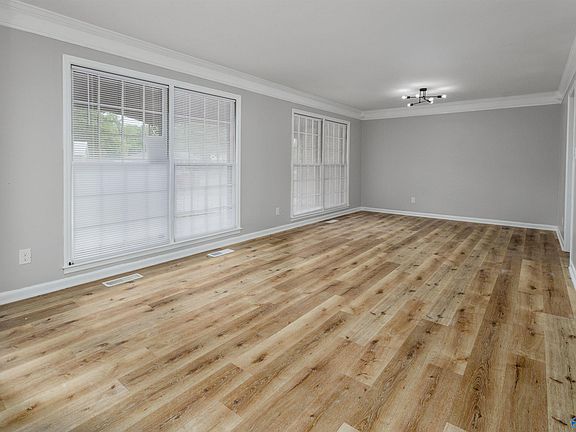 3rd image of 1725 Laverne Dr NW