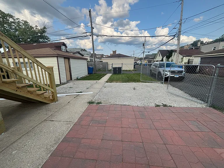 2049 N Kilpatrick Ave — Photo 12