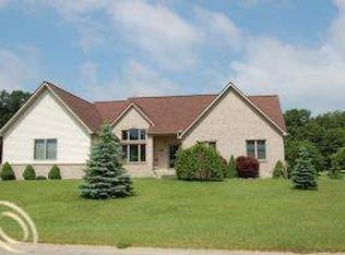 3648 Olde Dominion Dr, Brighton, MI