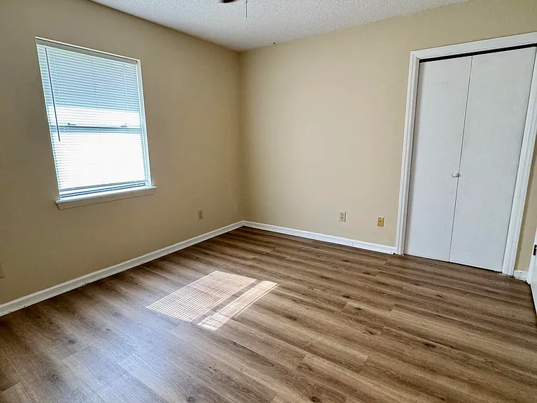 2107 E 3rd St #B — Photo 13