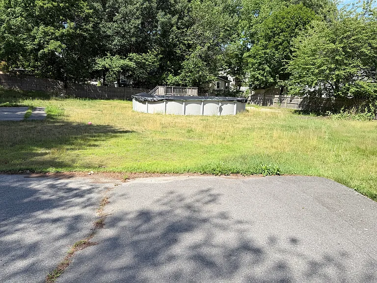 84 Perry St — Photo 15