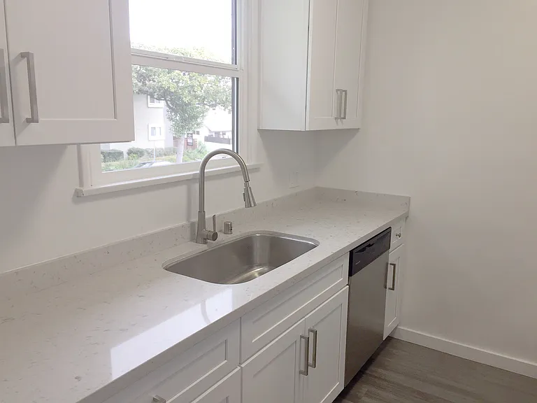 3300 Castle Heights Ave — Photo 8