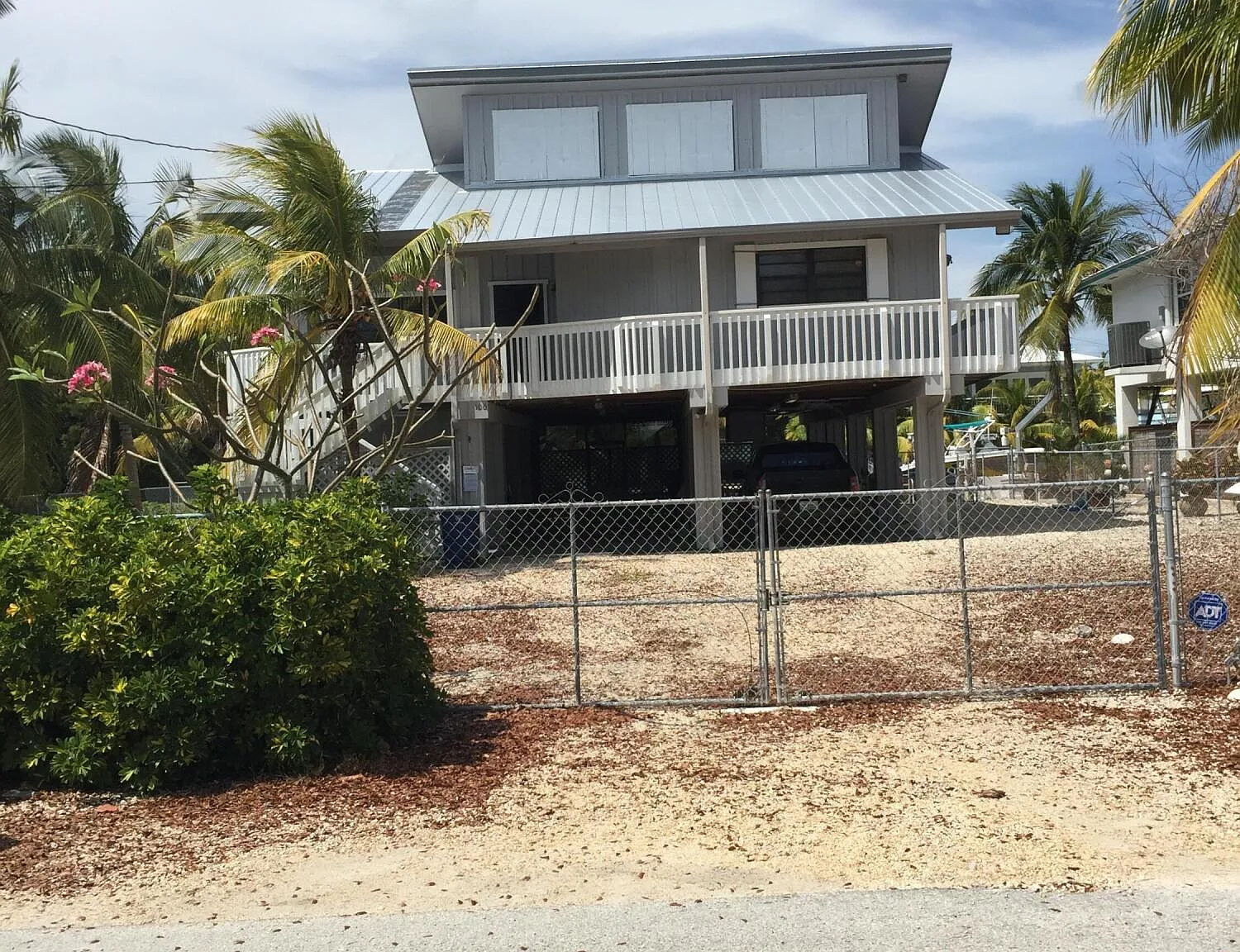 3 bed, 2.0 bath, 1839 sqft, $5,000 — Photo 1