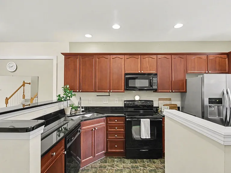 2367 Suwanee Pointe Dr #2367 — Photo 2