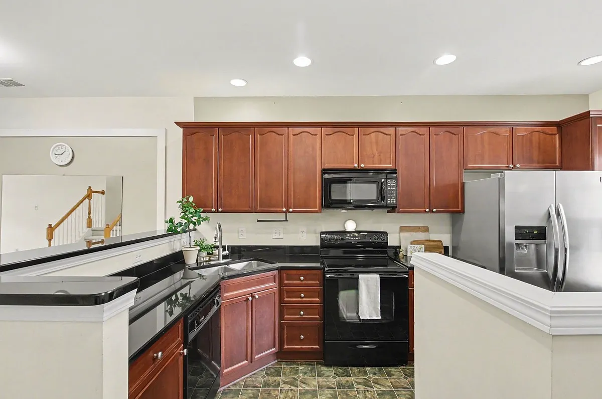 Building Photo - 2367 Suwanee Pointe Dr #2367