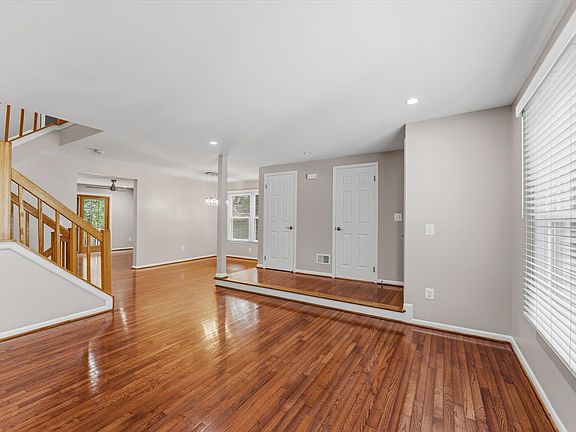 5th image of 1431 Newport Spring Ct
