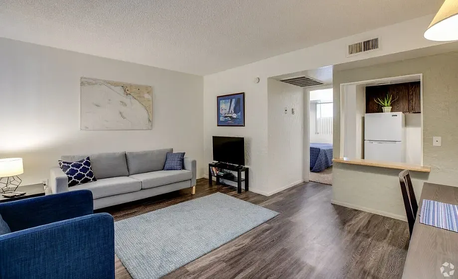 Chateau Gardens Apartments — Photo 2