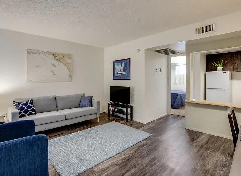 La Petite Chateau Apartments — Photo 4