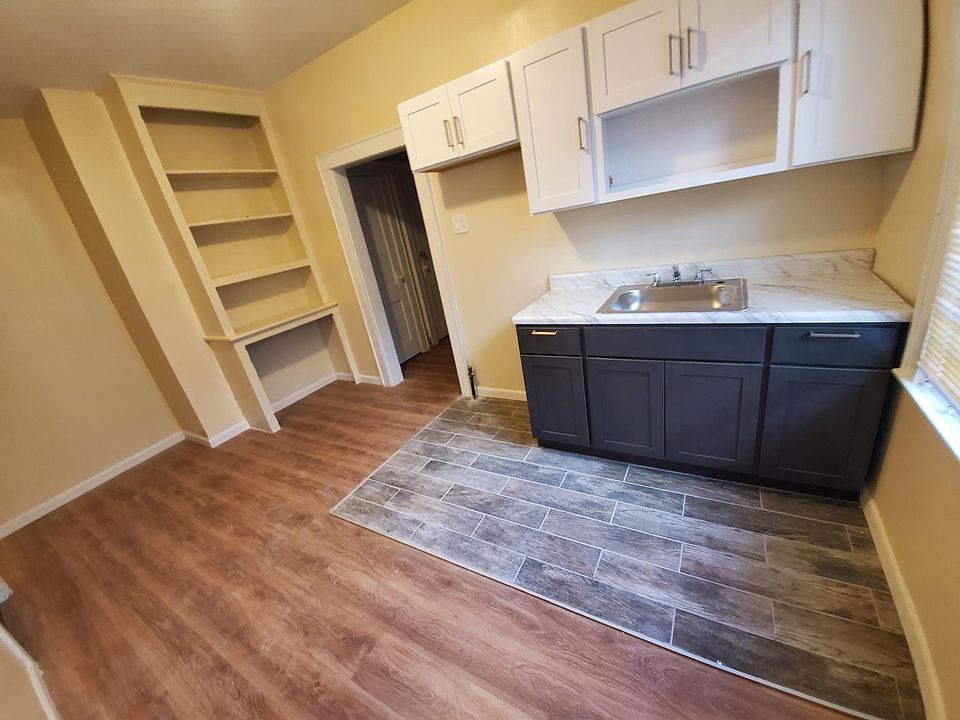 1st image of 15 Essex St #1R