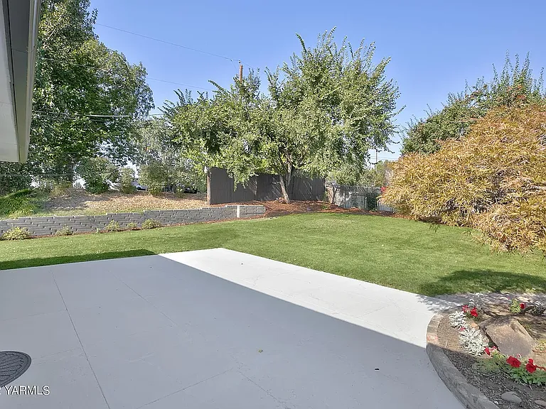 6315 Summitview Ave — Photo 4