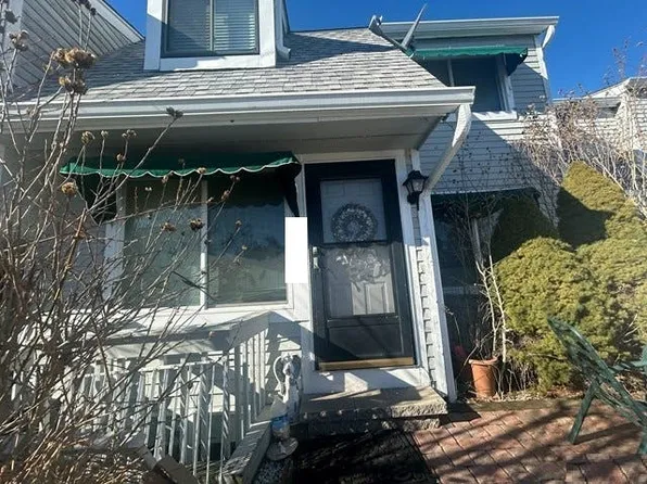 614 Longfellow Dr, Branford, CT 06405