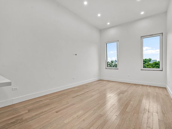 5th image of 36-04 Astoria Blvd S #Penthouse 3