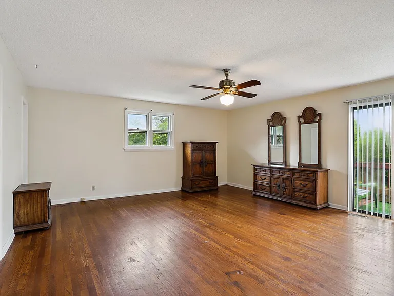 8218 Falmouth Ct — Photo 11