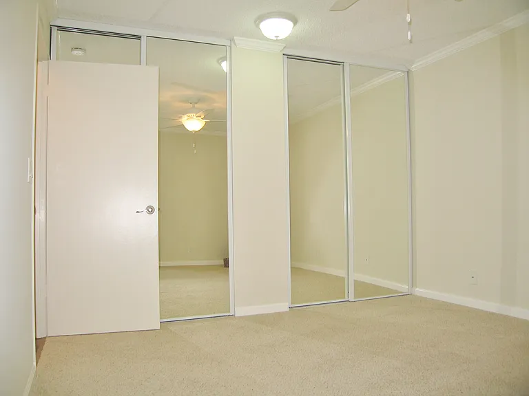 Live Oak Apartments — Photo 141