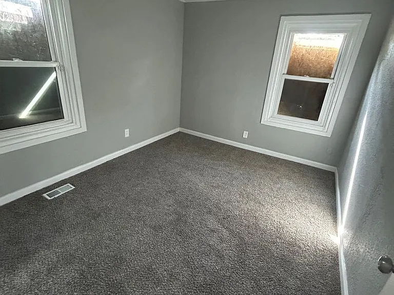 725 Saint Norbert Dr — Photo 3