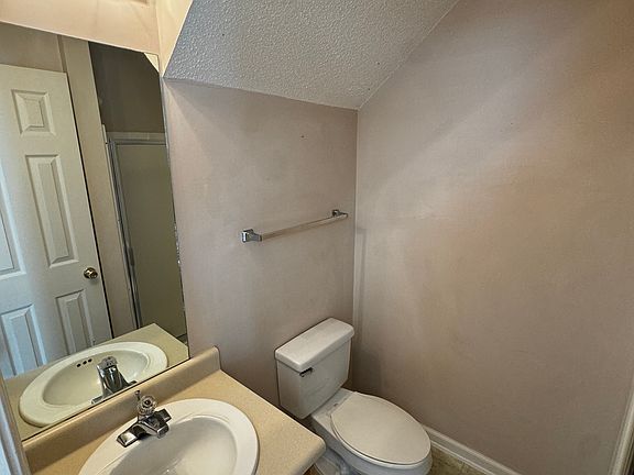 5th image of 509 W 9th St