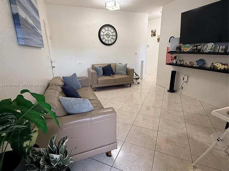 340 E 5th St #202 — Photo 9
